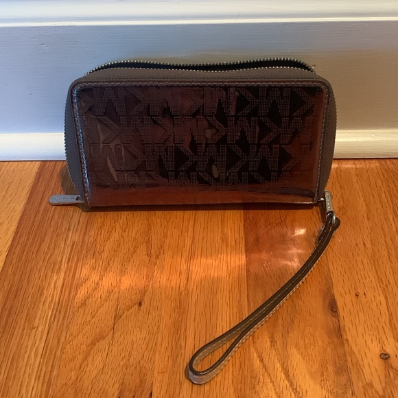 Michael Kors Wallet - Picture 7 of 9